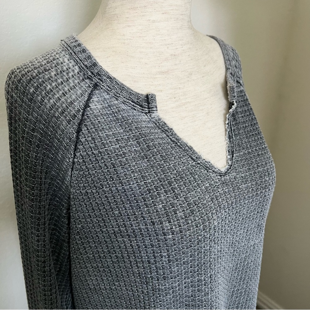 Ruffle Hem Burnout Thermal - Picture 3 of 7